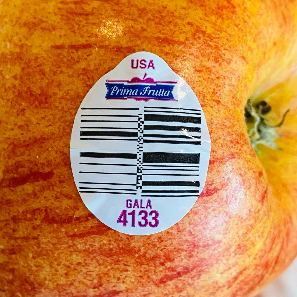 Banana with a 4011 PLU produce sticker